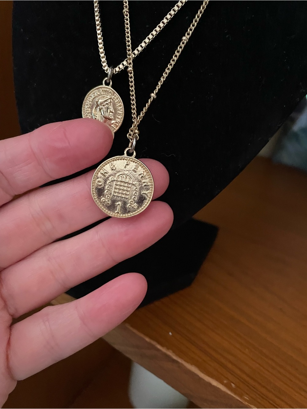 Y2K Layered Gold-Tone Coin Pendant Necklace - Picture 4 of 4